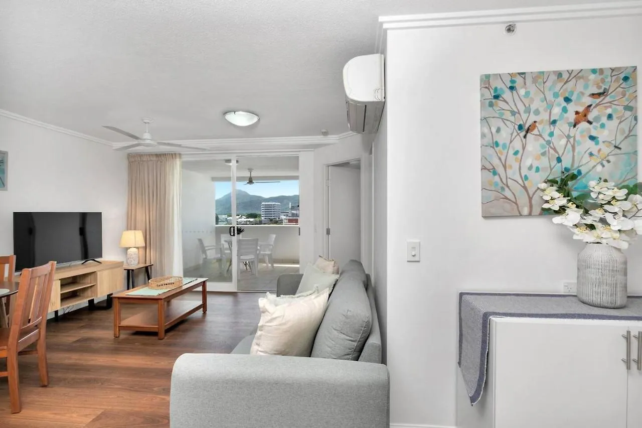 'Central Plaza' Adjacent Apartments With Rooftop Pool Cairns 0*,