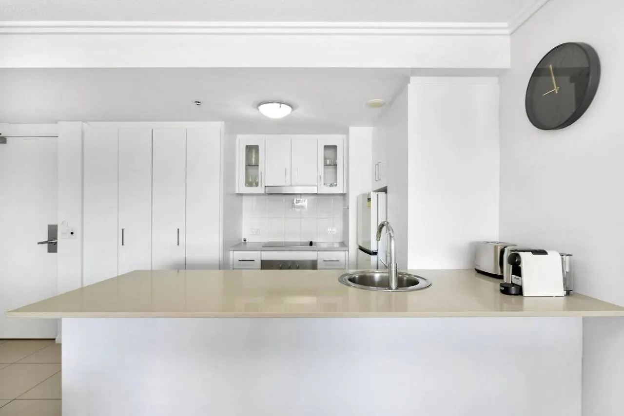 'Central Plaza' Adjacent Apartments With Rooftop Pool Cairns