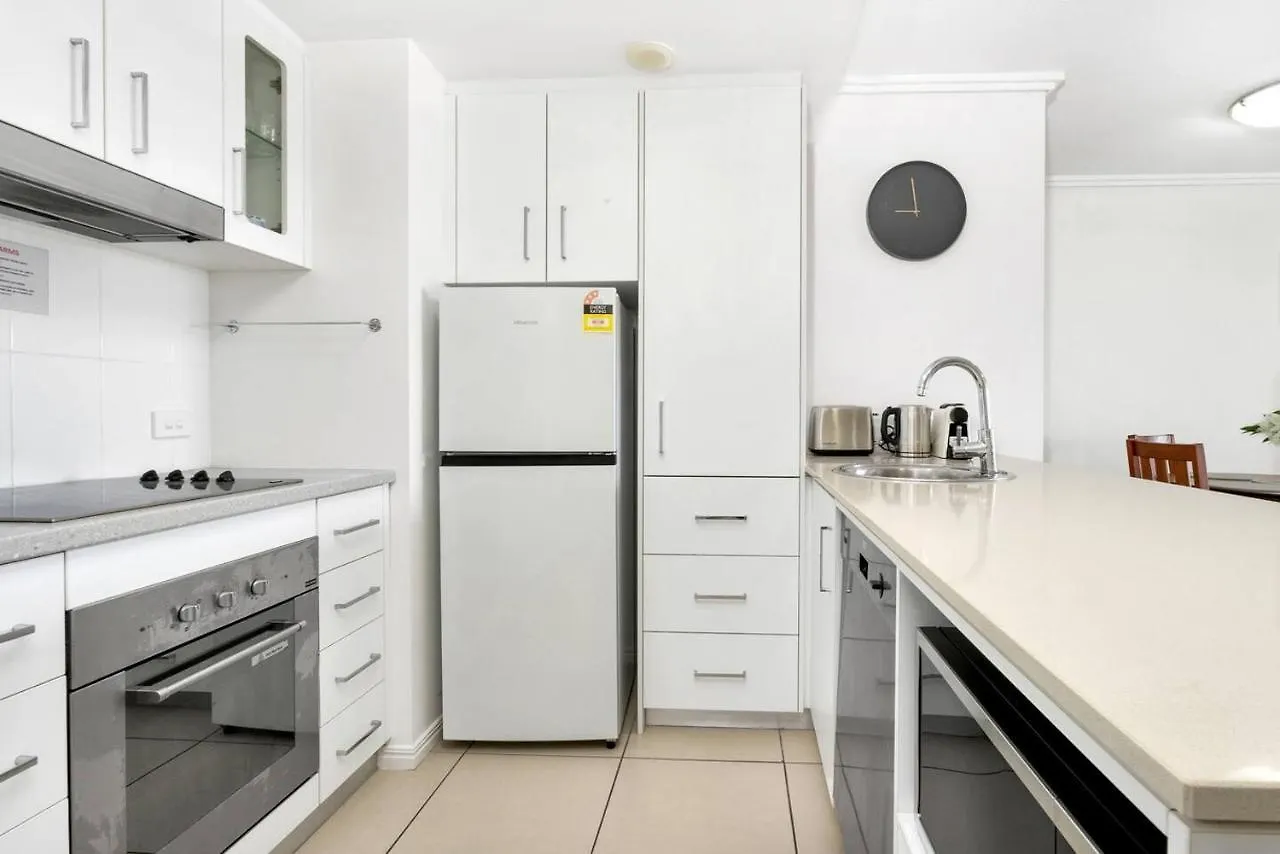 'Central Plaza' Adjacent Apartments With Rooftop Pool Cairns Australien