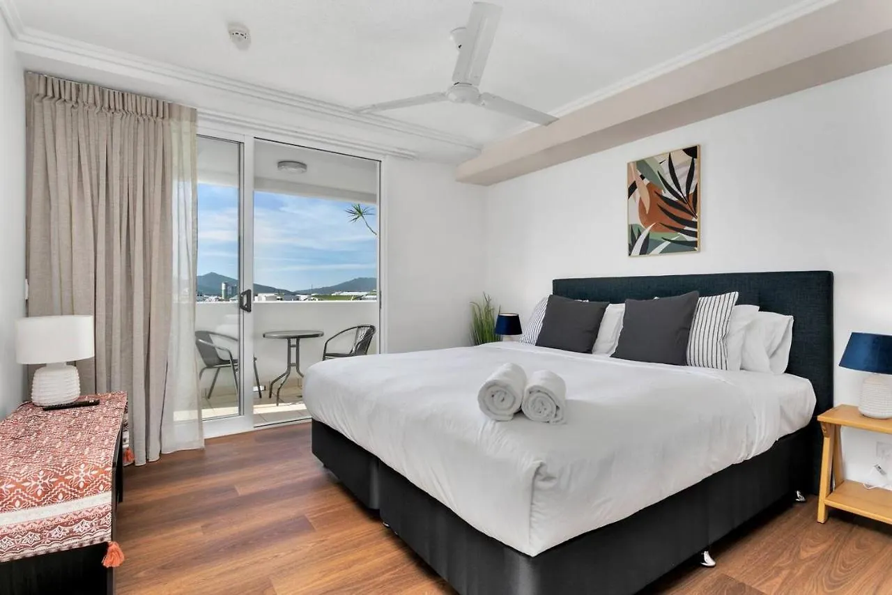 'Central Plaza' Adjacent Apartments With Rooftop Pool Cairns 0*,  Austrálie